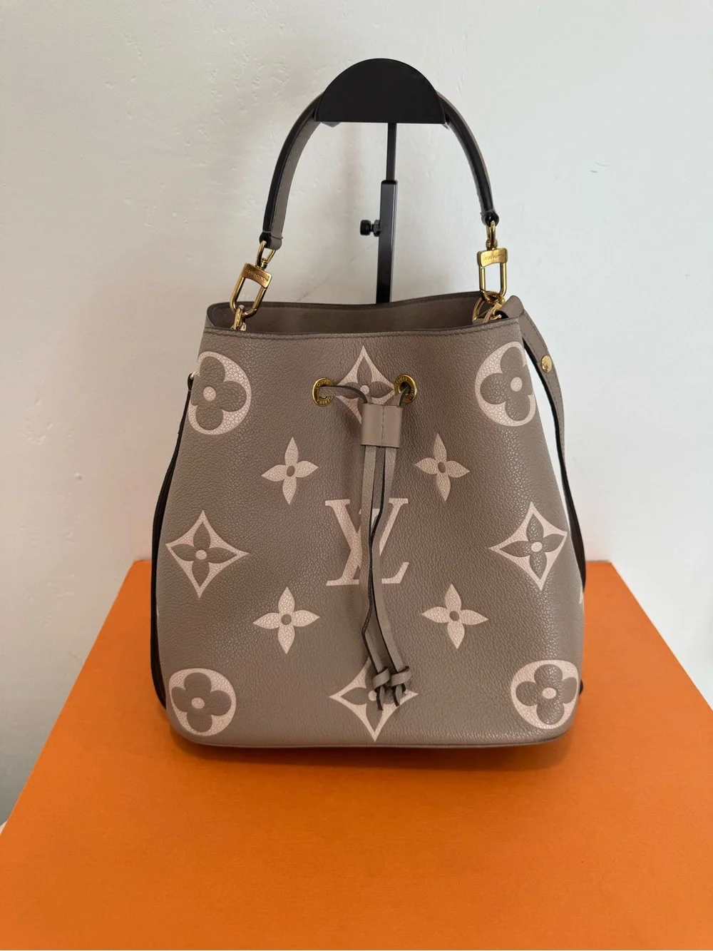 Louis Vuitton NéoNoé MM Bucket Bag